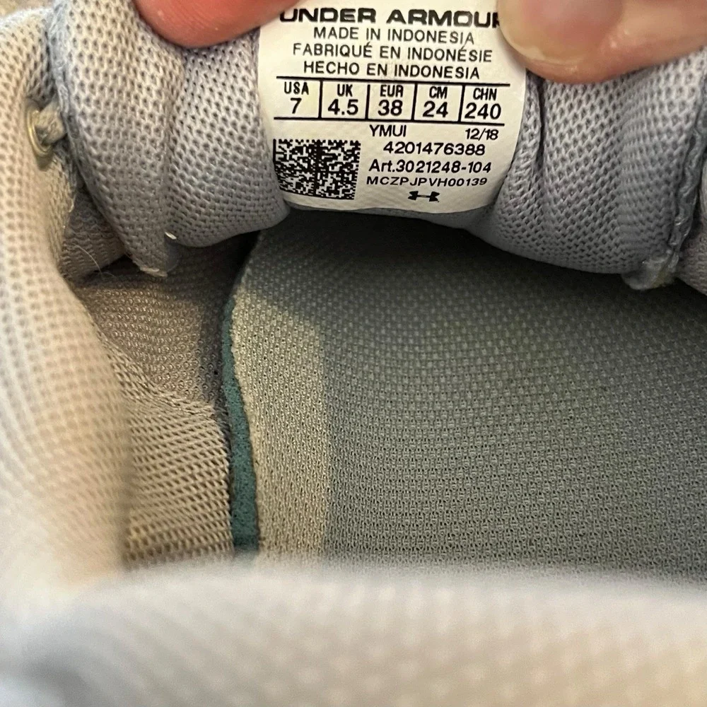 Under Armour Surge SE Womens Size 7 MintGreen Running Shoes Sneakers Jogging Gym